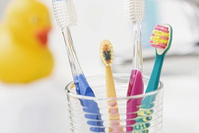 健康快车 | 速看！日常用品也有“生命周期表”，过期不换隐患多